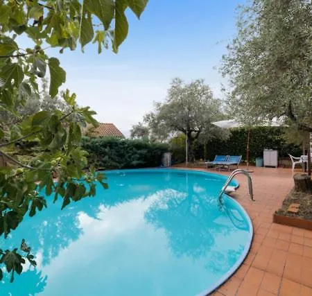 Di Charme Con Piscina E Jacuzzi Tra Roma E Viterbo Bed and breakfast
