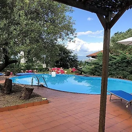 Di Charme Con Piscina E Jacuzzi Tra Roma E Viterbo 住宿加早餐酒店 3*